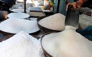 مدیرکل دفتر نظارت بر کالاهای اساسی وزارت جهاد کشاورزی: سهمیهبندی شکر کذب است/ کمبودی در تولید و توزیع نداریم