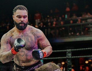 انفجار ۱۵ ثانیه‌ای استیوسون؛ قهرمان کشتی المپیک MMA را به لرزه درآورد