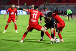 هفته سوم لیگ بیست و ششم؛ دوئل مدعیان قهرمانی در سکوت تبریز/پرسپولیس به زمین سخت رسید