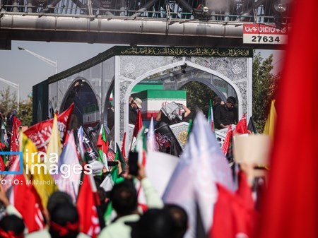 به روز رسانی می شود .... بعد از ۲ روز وداع جانسوز، تشییع پیکر مطهر آقای شهید ایران با حضور میلیونی عاشقان ولایت