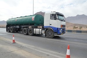 مدیرکل راهداری و حمل و نقل جاده‌ای خوزستان: تردد کامیون‌های حامل مواد نفتی در محورهای خوزستان ساماندهی می‌شود