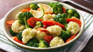 ۳ دلیلی که باید مواد غذایی را بخار پز کنید