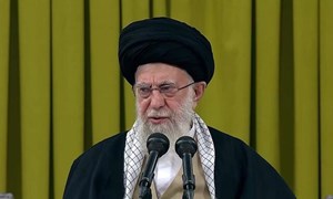 رهبر انقلاب اسلامی خطاب به مسئولان کشورهای اسلامی تاکید کردند: لزوم قطع شریان‌های حیاتی رژیم صهیونیستی