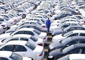 بازار خودرو در انتظار سیگنال‌های جدید/ پیش فروش ایران‌خودرو قیمت‌ها را می‌شکند؟