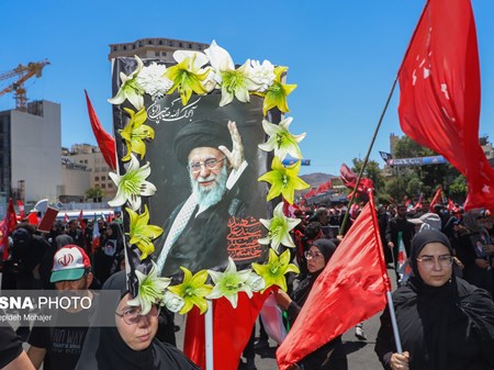 سلام مشهد به آقای شهید ایران/ شهر خورشید در سوگ قائد امت زانو زد