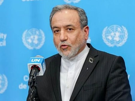 نشست خبری وزیر خارجه در نیویورک؛ عراقچی: تهدید و ارعاب را نمی‌پذیریم؛ آمریکا طرح ایران را بپذیرد، هرمز باز می‌شود