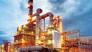 سرمایه گذاری ۸ میلیارد دلاری پتروشیمی برای تولید ۲۲۰ هزار متر مکعب گاز / عرضه ۱۶۰ تن محصول پتروشیمی به بورس کالا