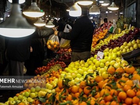 هر کیلوگرم گوجه‌فرنگی گلخانه‌ای در بازار ۸۶.۸۰۰ تومان است+قیمت میوه‌ها