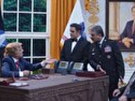 «با عرض معذرت» به شبکه ۲ می‌آید/ ترامپ مهمان شبکه دو!