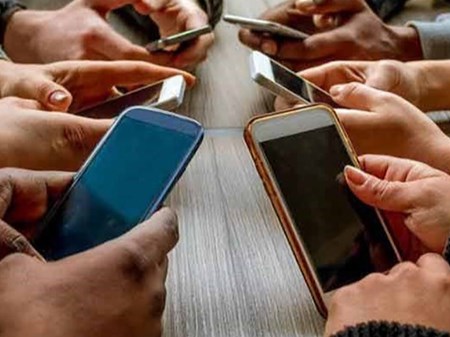 آغاز عرضه تجاری آیفون با قیمت نجومی ۲۸۰ میلیون تومانی