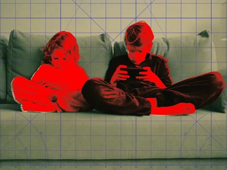 هشدار پژوهشگران؛ دادنِ گوشی هوشمند به کودکان زیر ۱۲ سال یک اشتباه بزرگ است