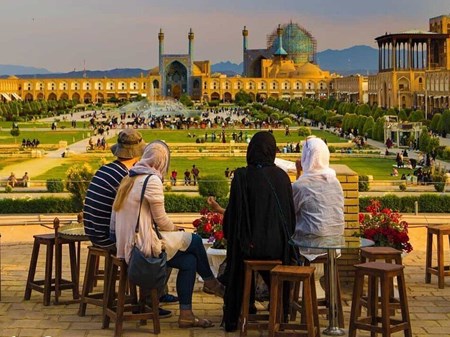 تابش: بسته‌های سفر ارزان برای بازنشستگان و نسل زد تهیه می‌شود