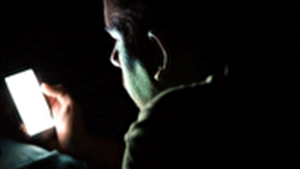 استفاده از گوشی سلامت چشم را تهدید می‌کند