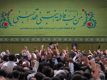 رهبر معظم انقلاب تبیین کردند؛ لزوم تغییر آرایش تبلیغاتی و رسانه‌ای در برابر تلاش دشمن برای تسخیر دل ها و مغزها