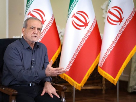 بخش سوم گفت‌وگوی صریح و تفصیلی رئیس جمهور با مردم؛ رئیس‌جمهور: وقتی می‌توانیم با گفت‌وگو حق خود را بگیریم، چرا این کار را نکنیم؟