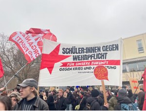 تظاهرات گسترده دانش‌آموزان آلمانی در اعتراض به بازگشت سربازی اجباری