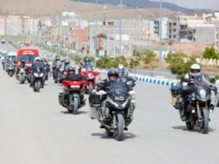 ممنوعیت ورود به بزرگراه‌ها و تونل‌های شهری برای نوجوانان ۱۶ ساله دارای گواهینامه ویژه موتور