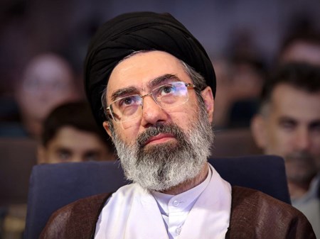 رهبر انقلاب: کلید هرچه قوی‌تر شدن ایران، مرزشکنی علمی نخبگان است